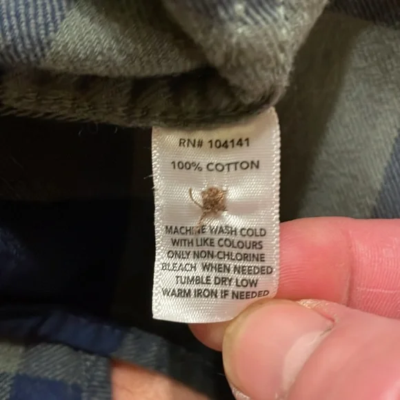 Field and Stream Size Large green and black flannel button up shirt good shape - Picture 5 of 5